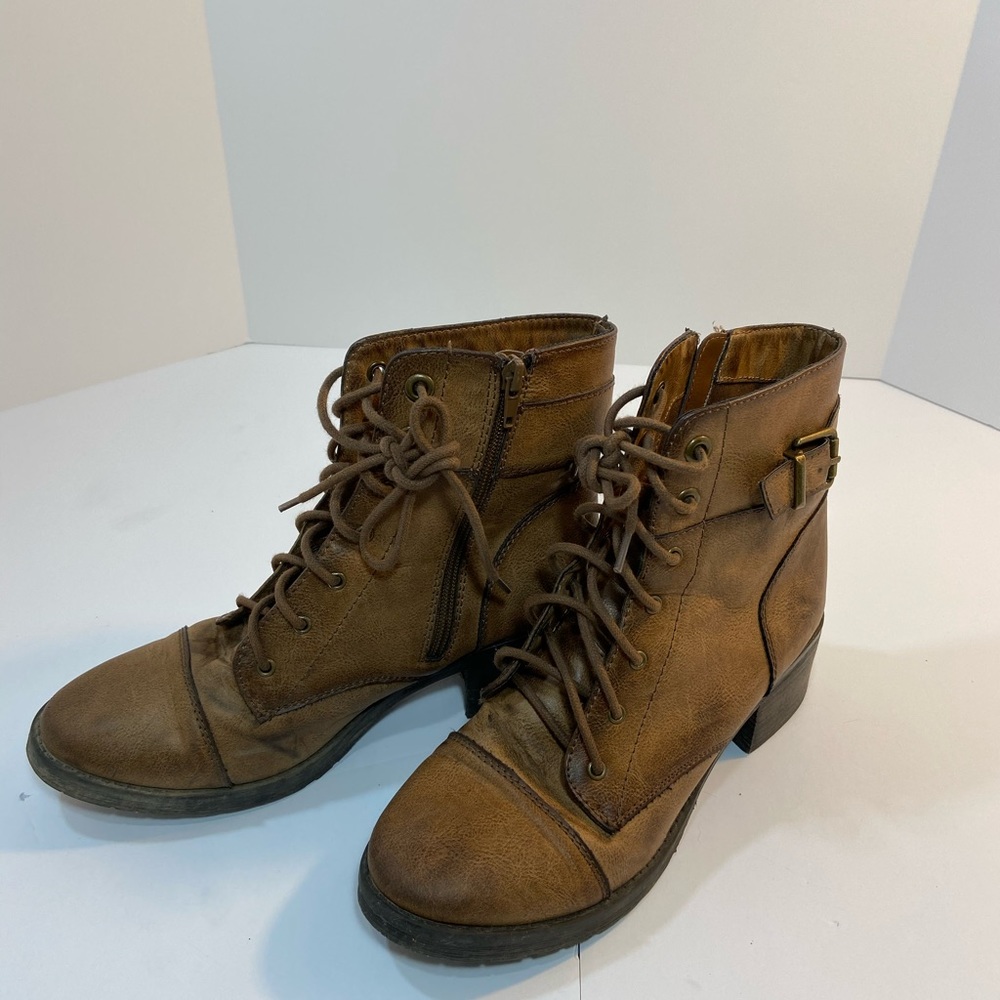 Women’s boots size 8.5